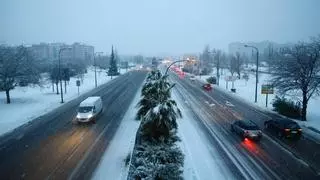 La nieve obliga a cerrar el aeropuerto de Zaragoza