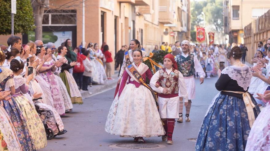 La primera ofrenda de Bétera: Las comisiones homenajean al cantaor &#039;Xiquet de Bétera&#039;