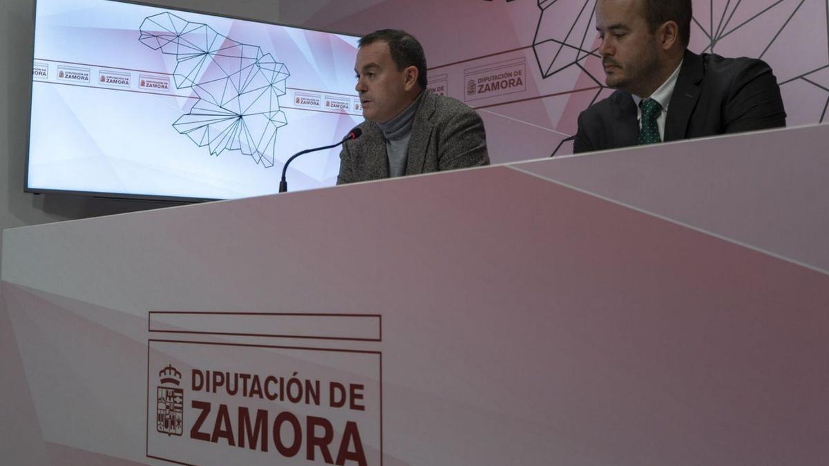 Requejo y Merino, en la sala de prensa de la Diputación. |