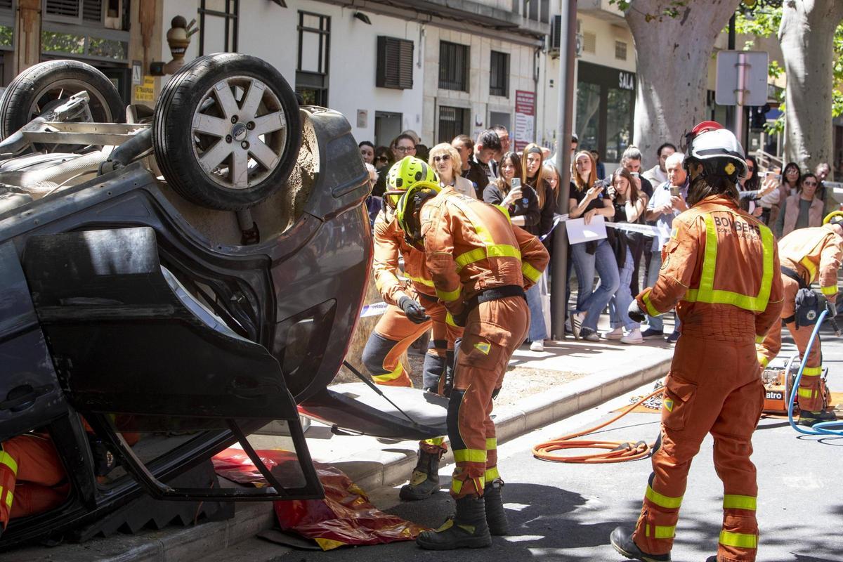 Exhibición de bomberos en Xàtiva.