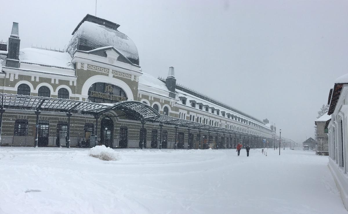 La nieve complica la circulación por las carreteras del norte de Aragón