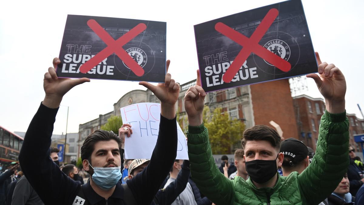 Protesta contra la Superliga de seguidores del Chelsea.