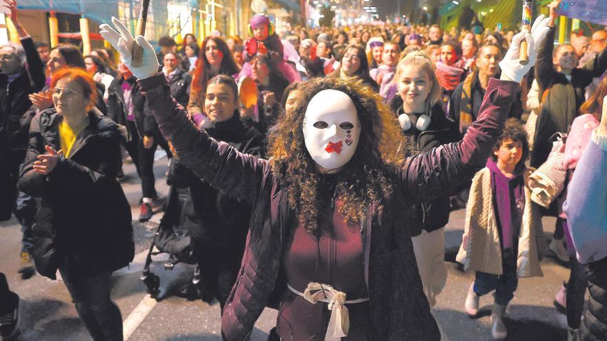 Manifestantes, en las calles de Vigo, durante el 8M del pasado año en Vigo.