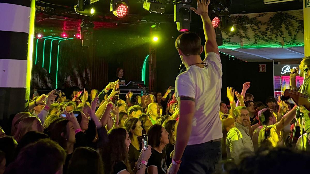 Fiesta en una discoteca