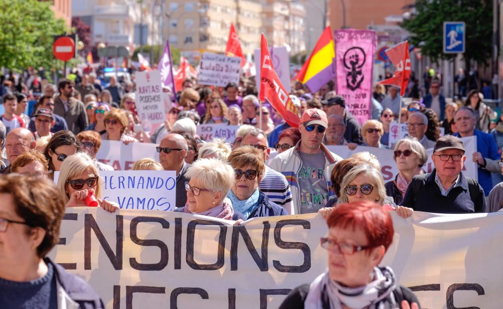 La manifestación del Primero de Mayo saca a la calle a 3.000 personas en Elche