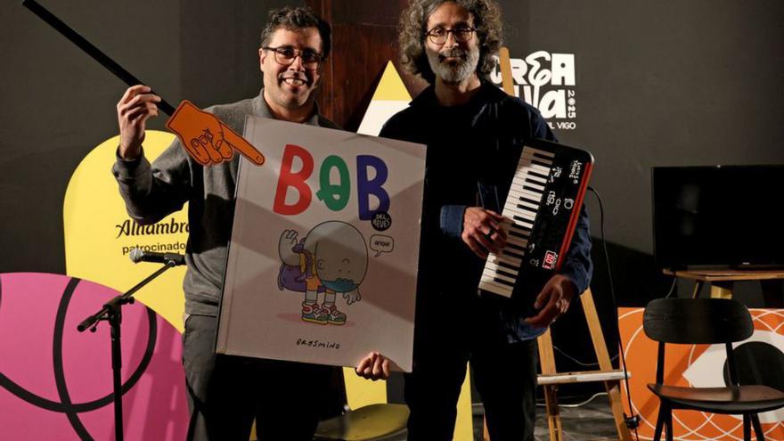 Los hermanos Alejandro y Juan Mingarro, ayer, en Vigo. | J. Lores