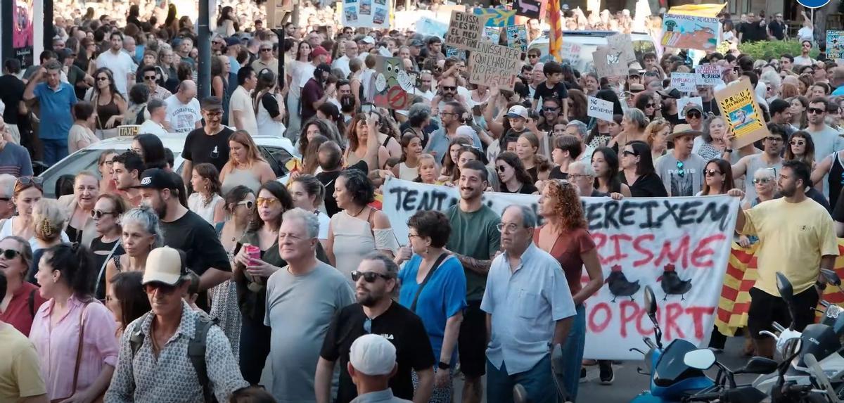 La marcha fue una de las más multitudinarias de la historia reciente de la isla