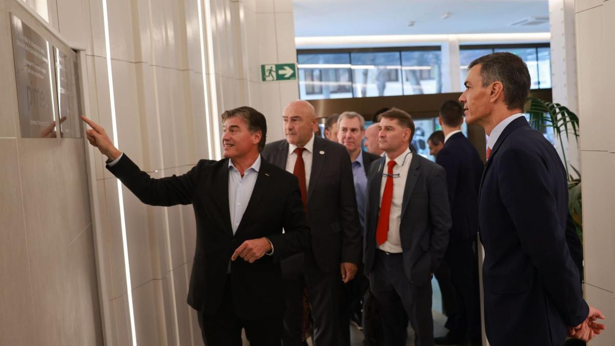 Pedro Sánchez, ahir durant la seva visita a la seu de Pimec. | EL PERIÓDICO