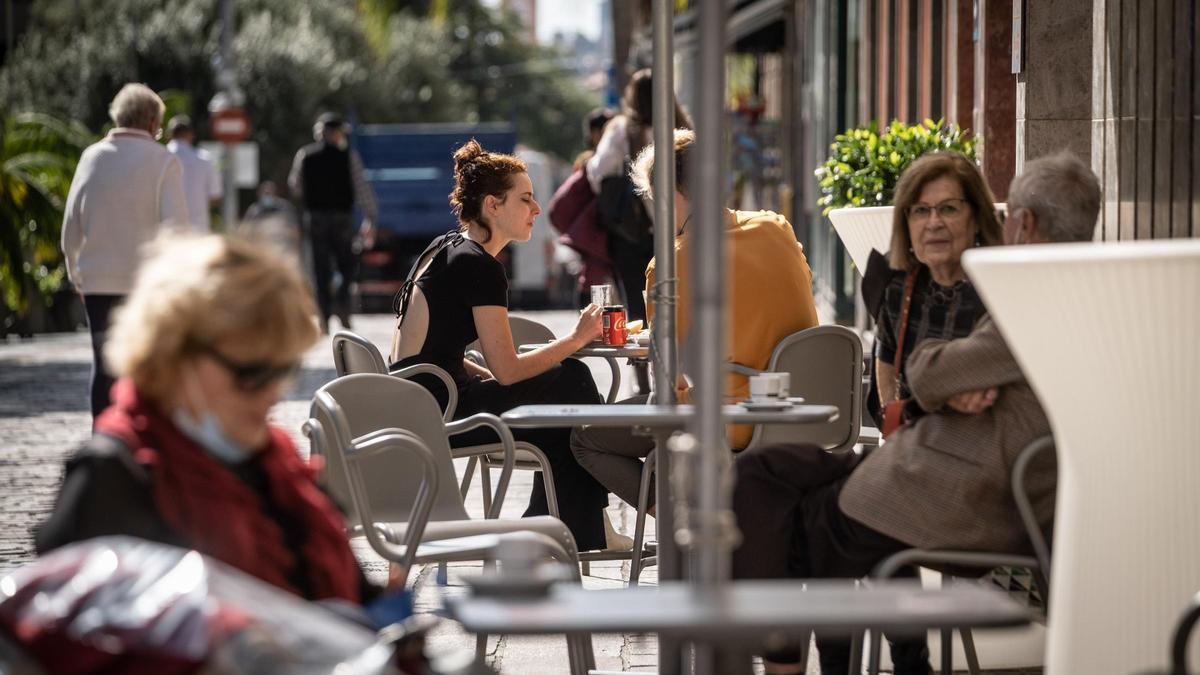 La capital amplía los permisos de las terrazas exprés hasta el 9 de mayo