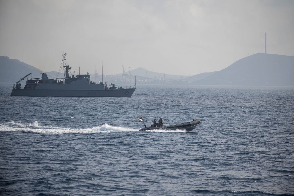 La Armada simula el accidente de un submarina para rescatar a su tripulación