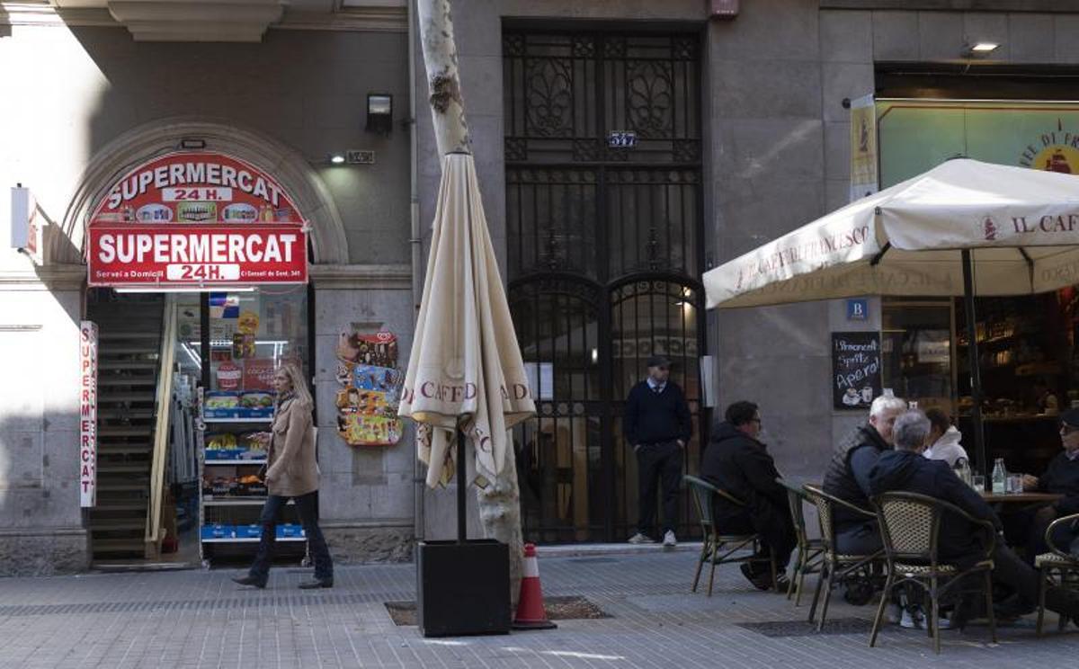 Supermercado 24 horas.