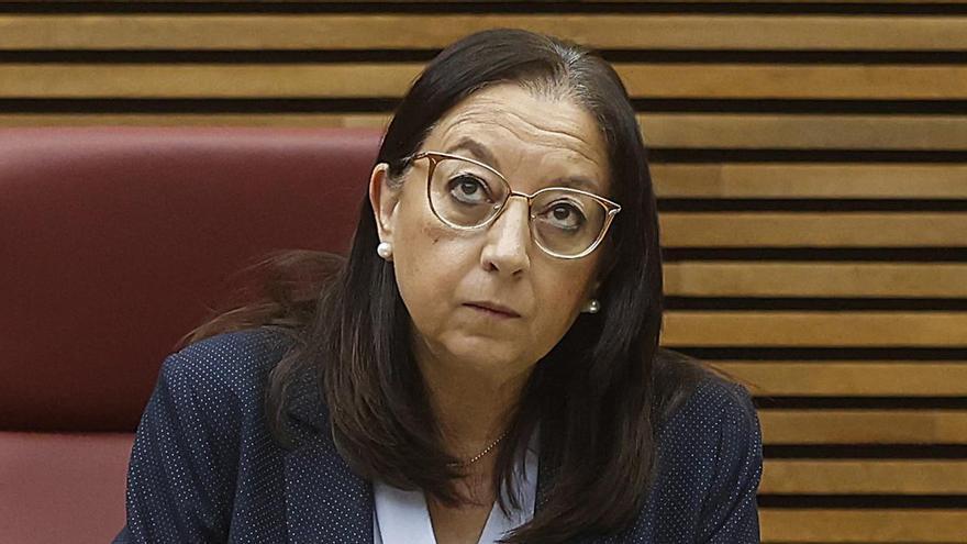 La presidenta de Les Corts, Llanos Massó, durante un pleno.