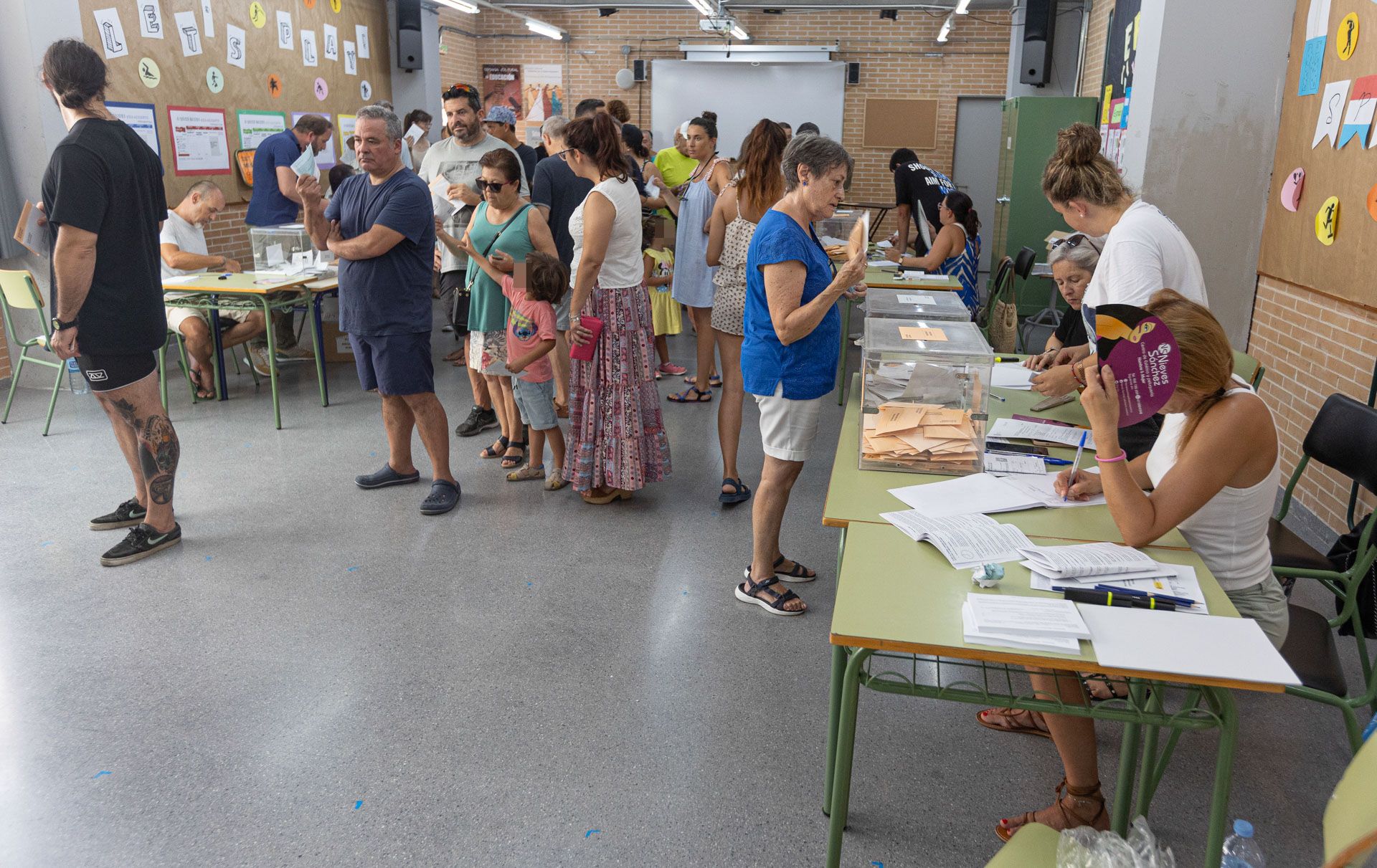 Jornada de papeletas y abanicos en Alicante