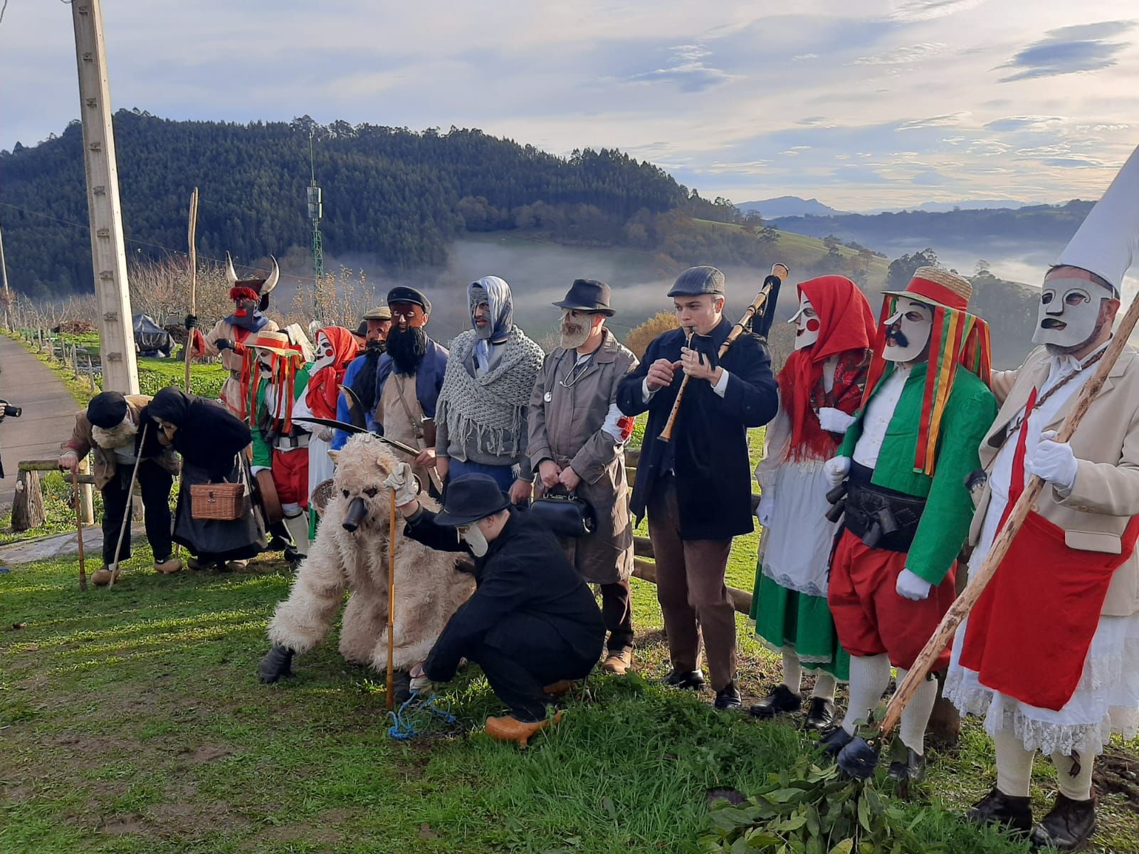 Los Aguilandeiros recorren San Xuan de Villapañada: así ha sido su recorrido por la parroquia moscona