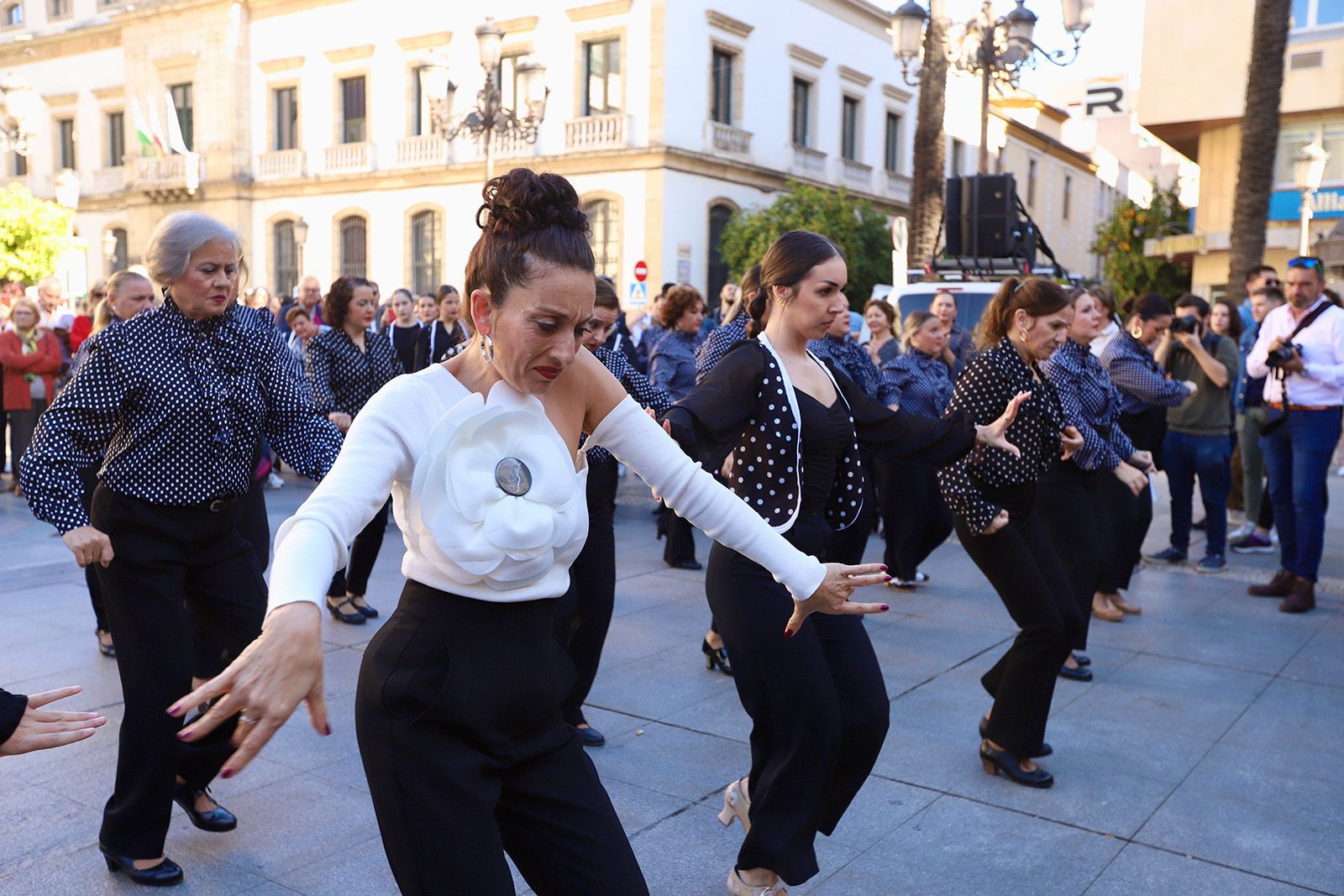 El Flashmob del Flamenco y la Danza levanta expectación en la ciudad