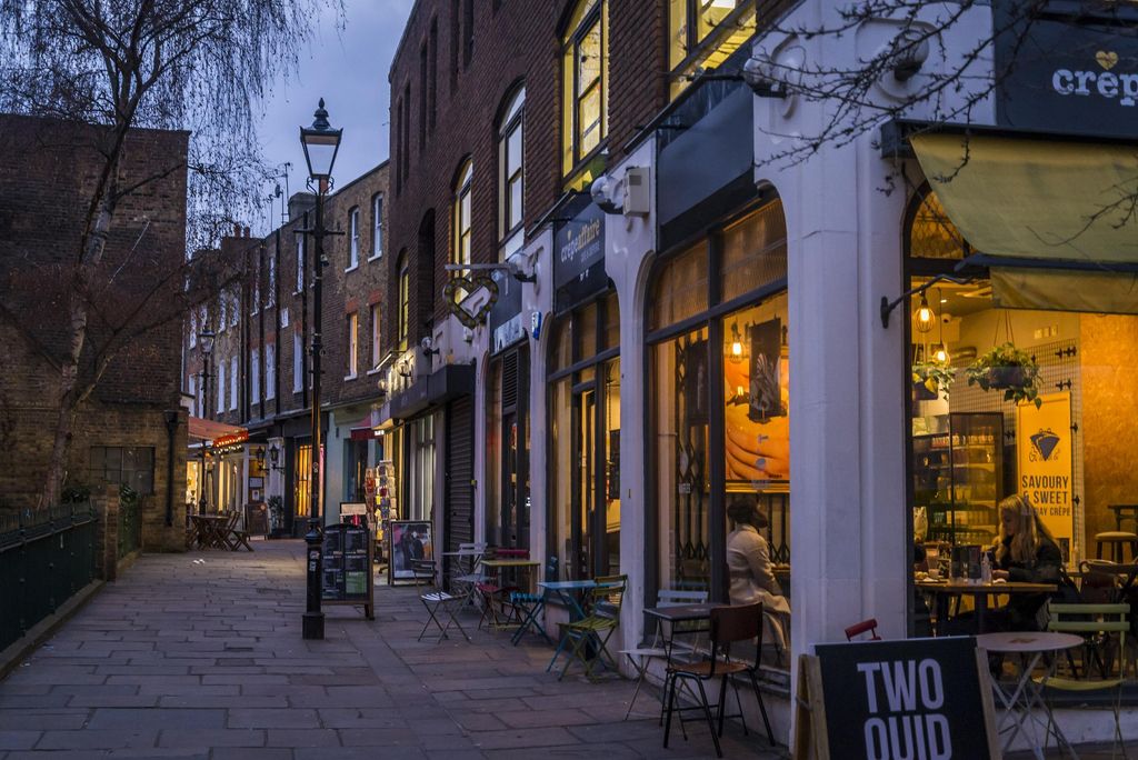 En las calles de Londres encontrarás todo tipo de pubs y cafeterías en las que disfrutar de la tarde