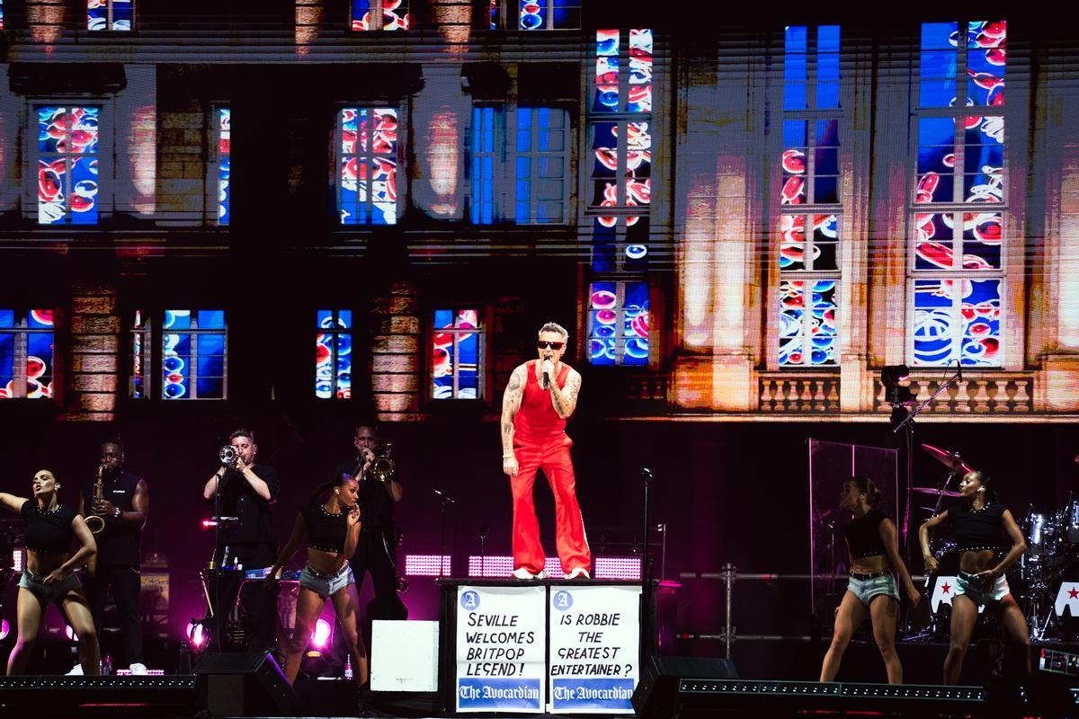 Las mejores imágenes del concierto de Robbie Williams en Icónica Santalucía Sevilla Fest