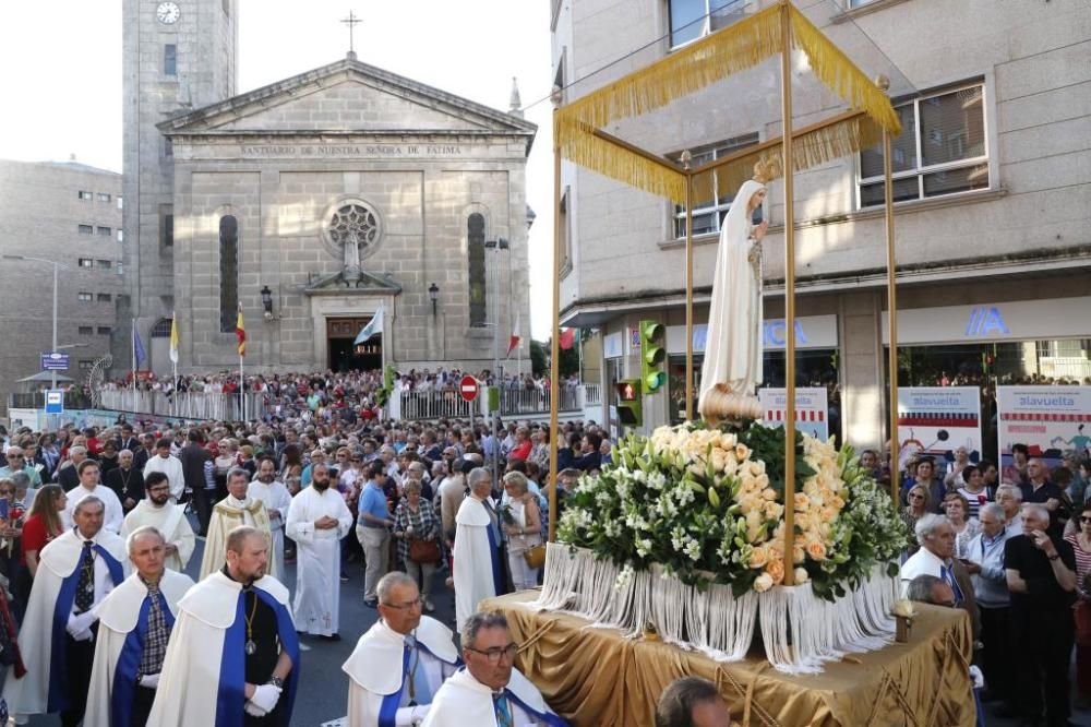 La Virgen de Fátima marcha con sus fieles en Vigo