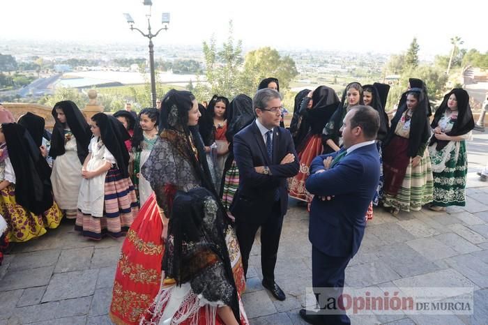 Ofrenda floral a la Virgen de las candidatas a Reina de la Huerta