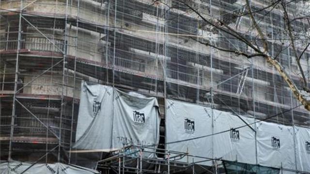 Un edificio en rehabilitación en Barcelona.