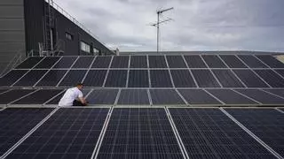 Reducir la factura de la luz en casa produciendo electricidad comunitaria