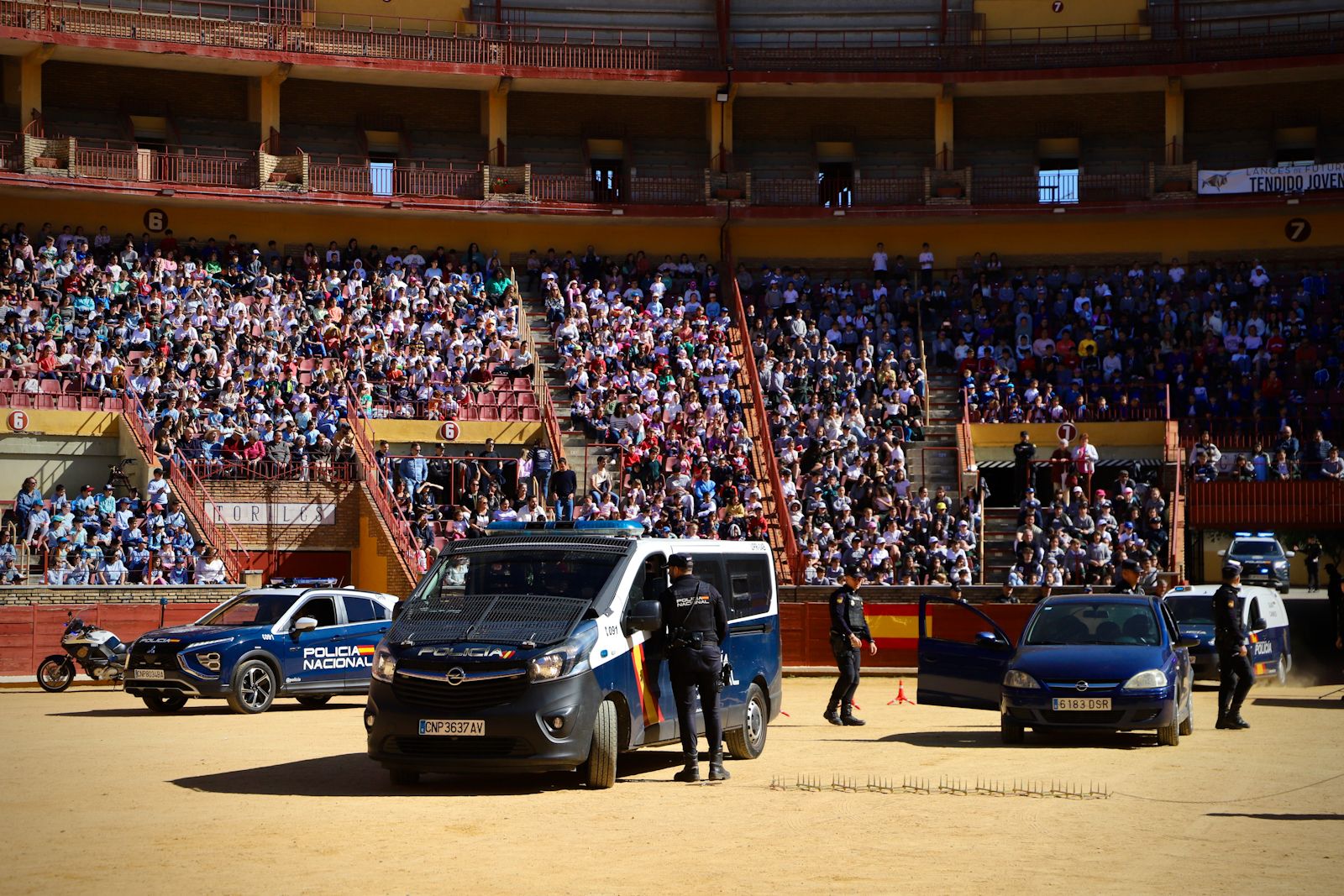 La Policía Nacional de Córdoba organiza una exhibición de medios policiales para las nuevas generaciones