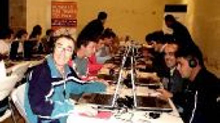 Más de 500 personas aprenden a navegar por internet en Zafra