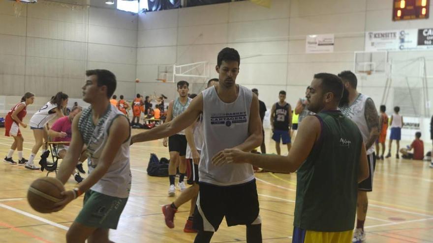 La batalla solidaria se disputa en la cancha