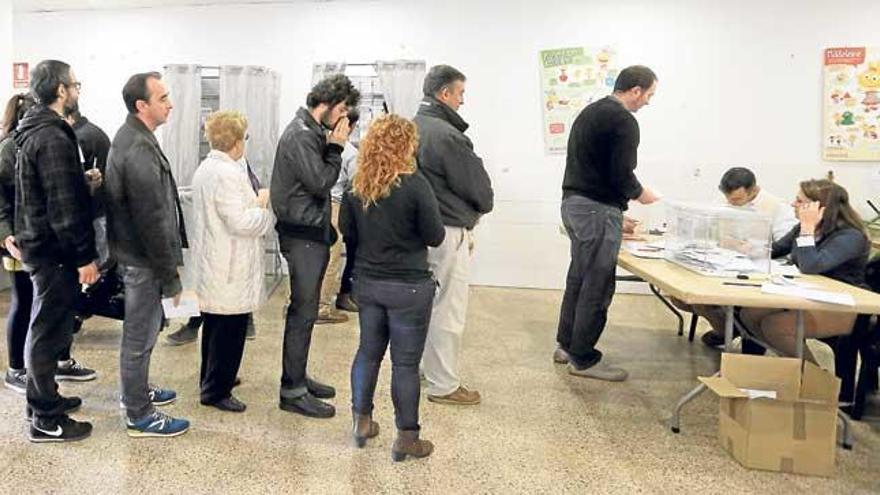 Patronales y sindicatos apuntan el incierto panorama político que se ha abierto tras las elecciones del 20 D.