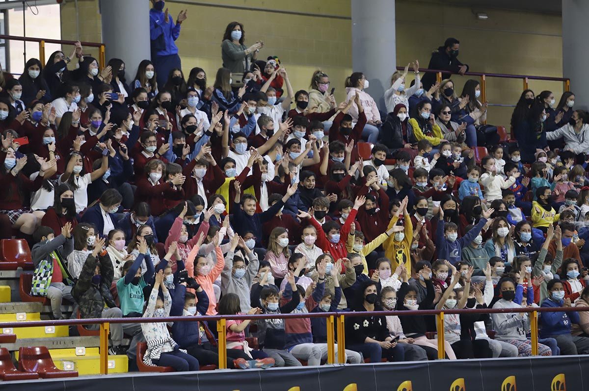 Las imágenes de la selección española de baloncesto con los jóvenes cordobeses en Vista Alegre