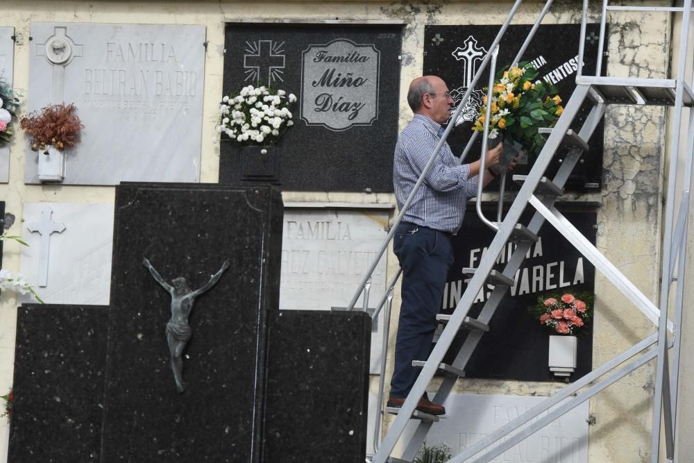 Ofrenda floral en San Amaro por el Día Difuntos