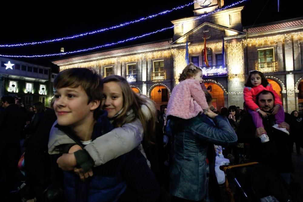 Encendido de las luces de Navidad en Avilés