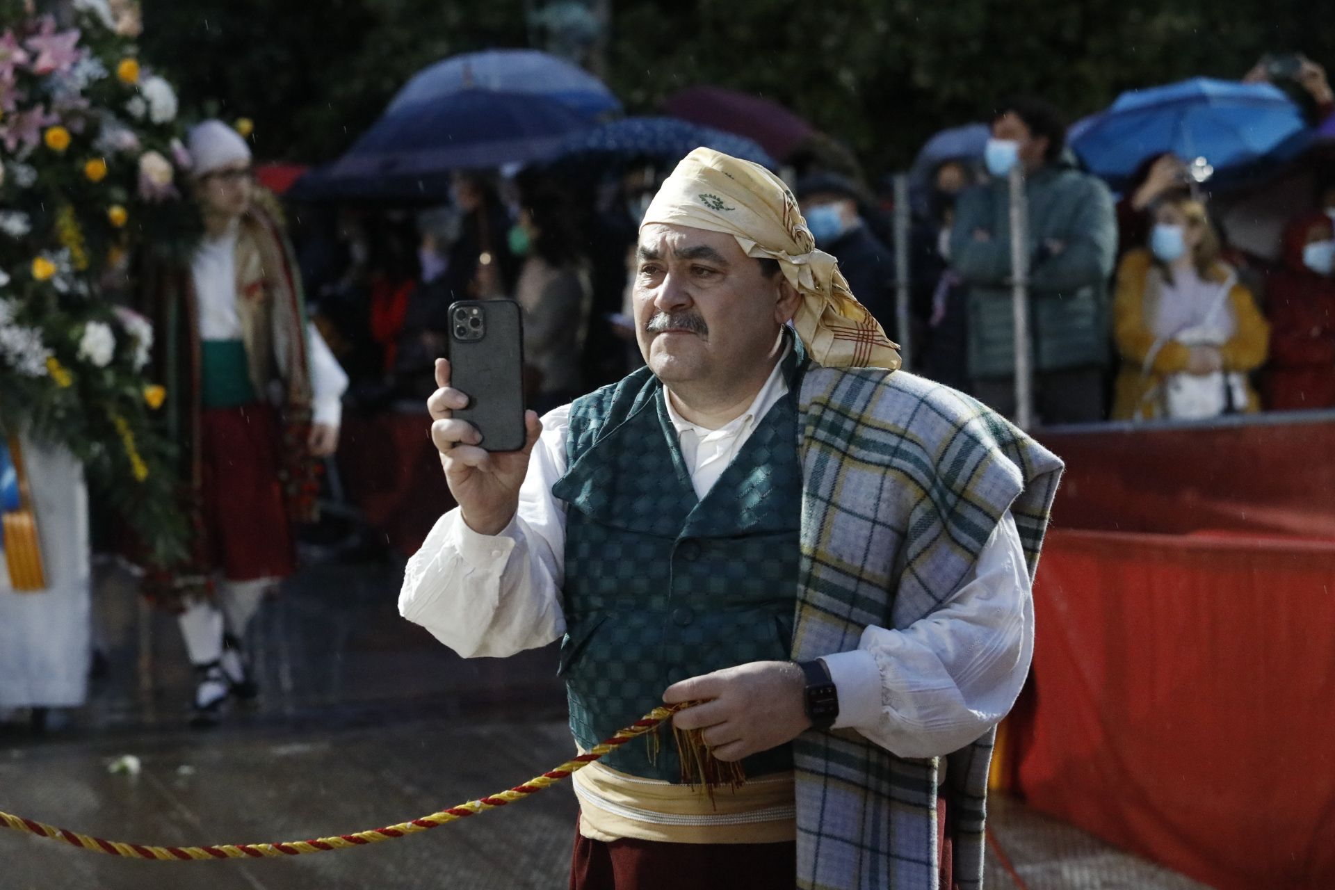 Búscate en el primer día de ofrenda por la calle de la Quart (entre las 19:00 a las 20:00 horas)