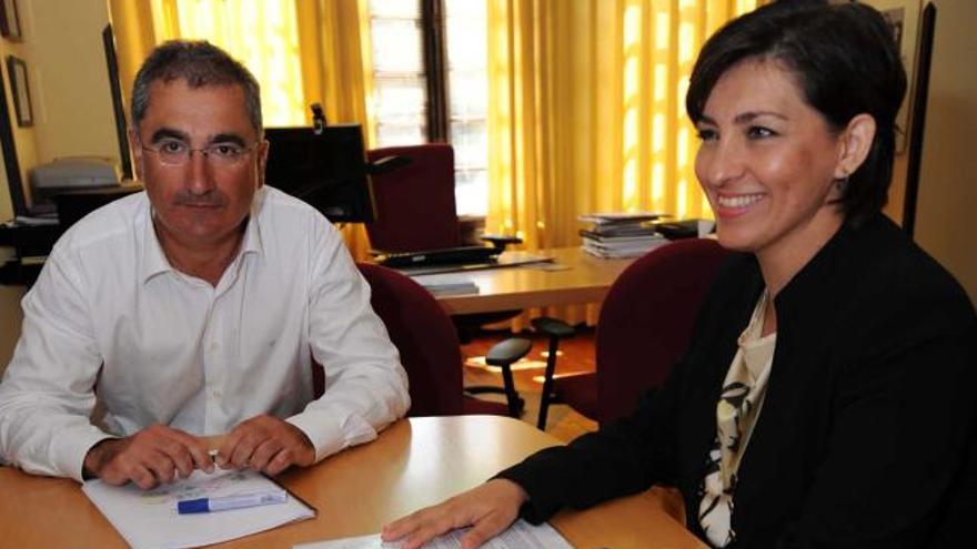 Fermín Rodríguez, director del CeCodet, junto a la rectora mexicana Mónica Almeida.