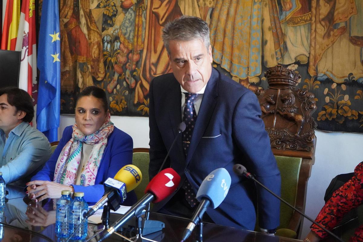 Las imágenes de la moción de censura en Toro contra Rafael González: Ángeles Medina, nueva alcaldesa Las imágenes de la moción de censura en Toro contra Rafael González: Ángeles Medina, nueva alcaldesa