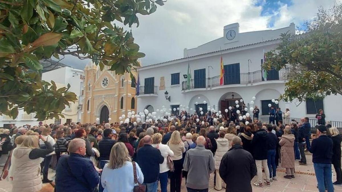 Alhaurín el Grande guarda silencio en memoria de su vecina Victoria, víctima mortal de violencia machista.