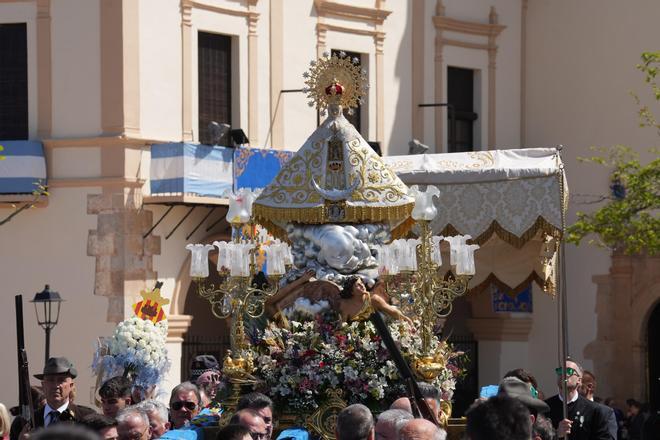 Galería de imágenes: La Virgen del Lledó sale de la basílica para ir a la ciudad