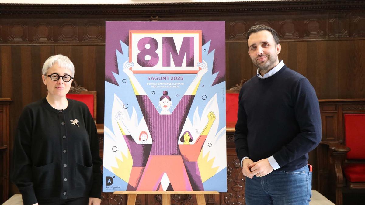 El alcalde presenta el cartel con la autora Mar Hernández