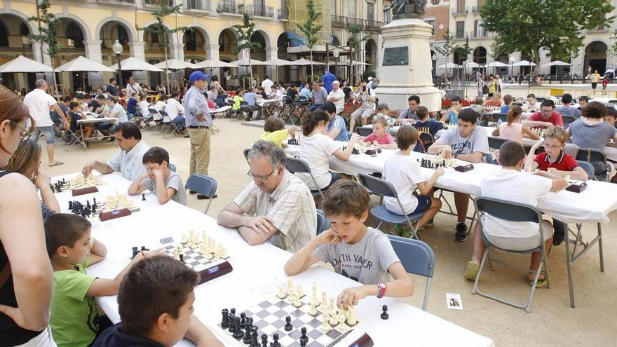 Els «Escacs a la fresca» de la plaça Independència són un dels tornejos que sol organitzar el CE Gerunda
