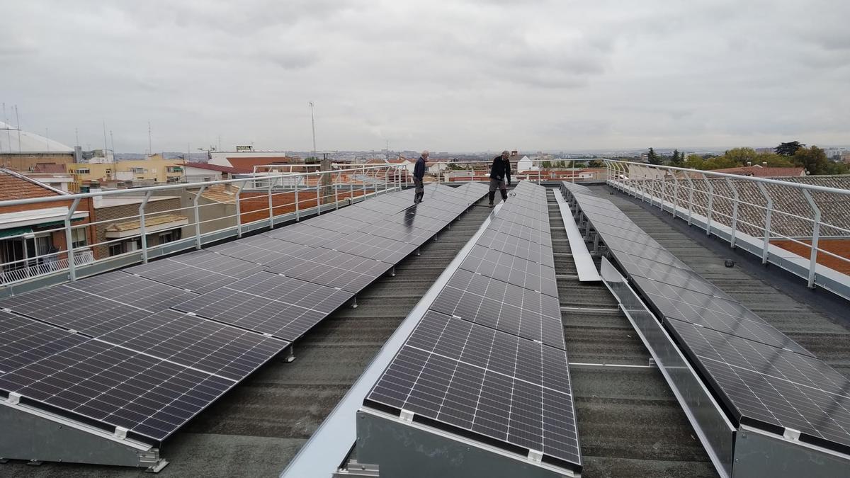Las empresas energéticas dificultan la instalación de placas solares en bloques de pisos