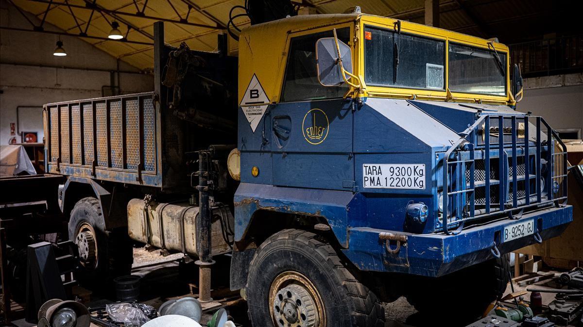 Un Pegaso Egipcio o, si se prefiere, Gadafi, un todoterreno colosal e ideal para acceder a las más inaccesibles centrales hidroeléctricas del Pirineo.