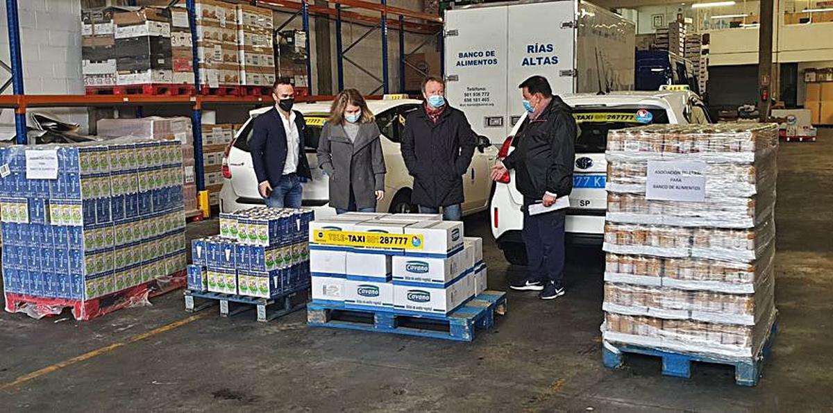 Los alimentos donados por Teletaxi. |  // L. O.
