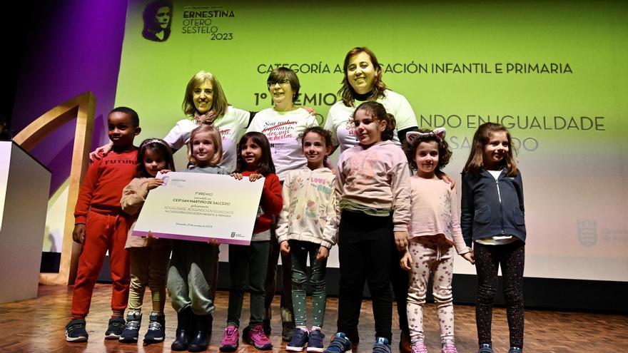 El CEIP San Martiño y el IES Sánchez Cantón ganan los quintos premios Ernestina Otero