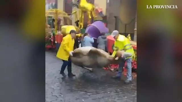 Destrozos en la decoración navideña del casco de Gáldar