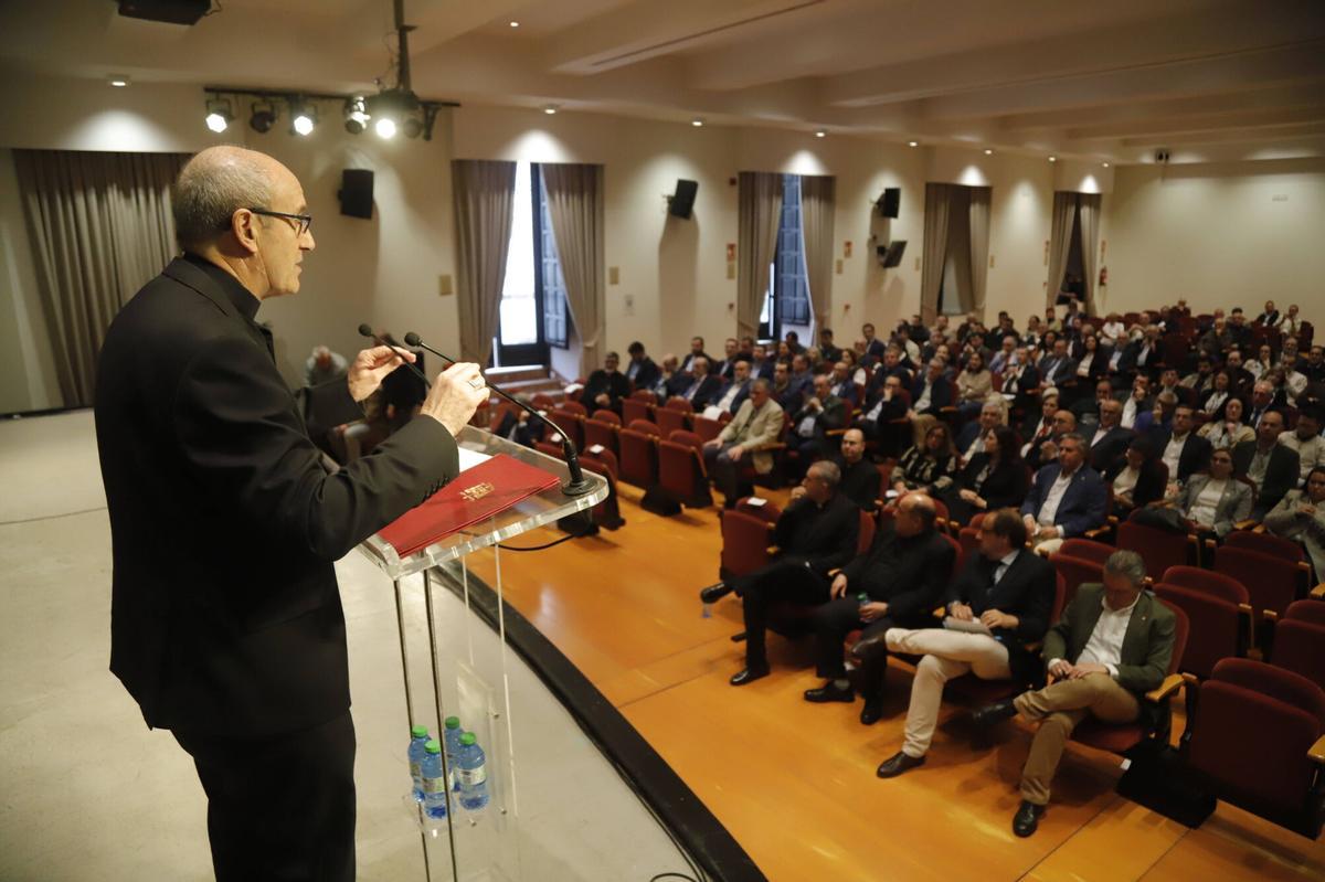 A.J.González Córdoba Encuentro diocesano de hermandades y cofradías con el Obispo de Córdoba Jesús Fernández