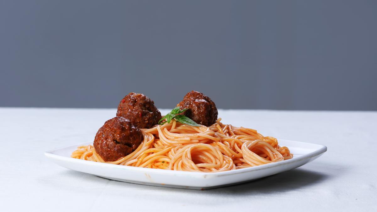 Un plato sencillo: Espaguetis con albóndigas.