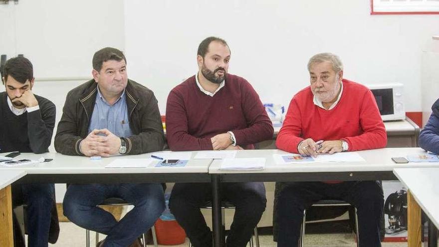 Reunión de la ejecutiva provincial de A Coruña del PSdeG presidida por Julio Sacristán. // Roller Agencia