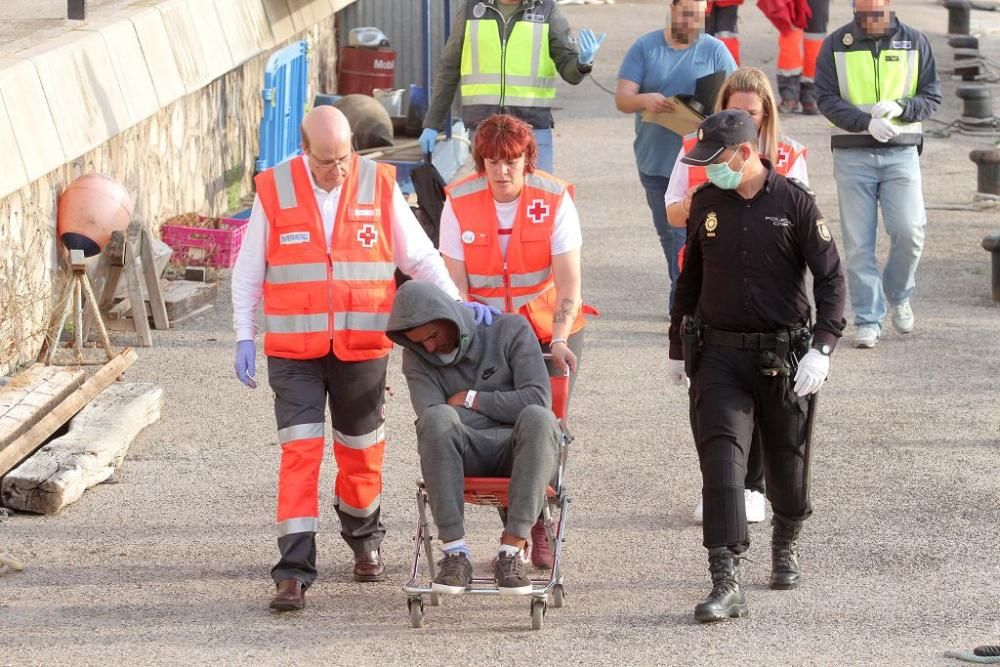 Llegan 6 personas rescatadas en una patera a Cartagena