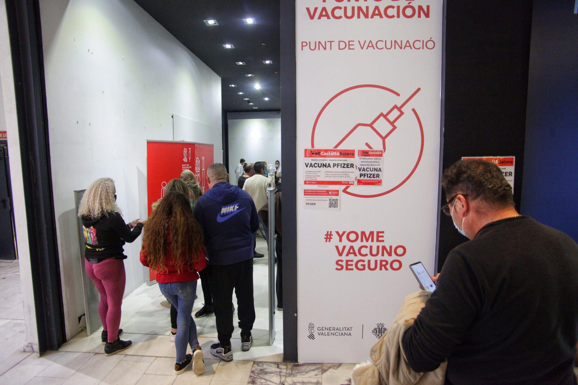 Colas de tres horas en la campaña de vacunación de este viernes en La Salera