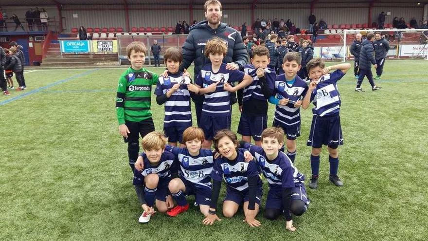 Equipo del colegio La Asunción, campeón benjamín del torneo del Gijón Industrial.